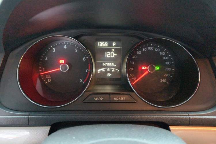 Used Volkswagen Lavida 2015 1.6L Automatic Comfort Edition Instrument Cluster