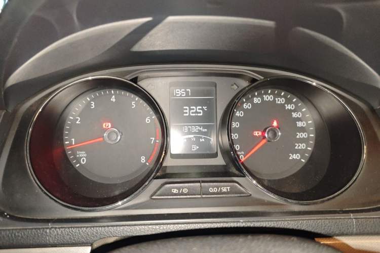 Used Volkswagen Lavida 2015 1.6L Manual Comfort Edition Instrument Cluster