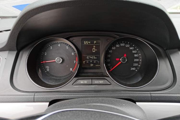 Used Volkswagen Lavida 2015 1.6L Automatic Comfort Edition Instrument Cluster