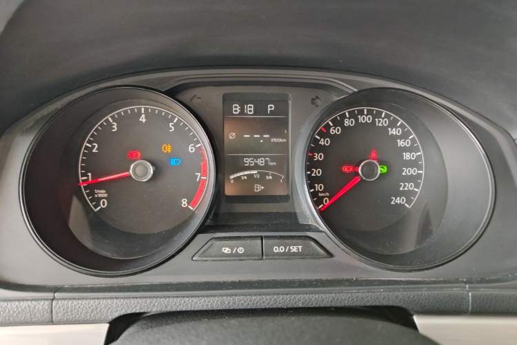 Used Volkswagen Lavida 2015 1.6L Automatic Fashion Edition Instrument Cluster