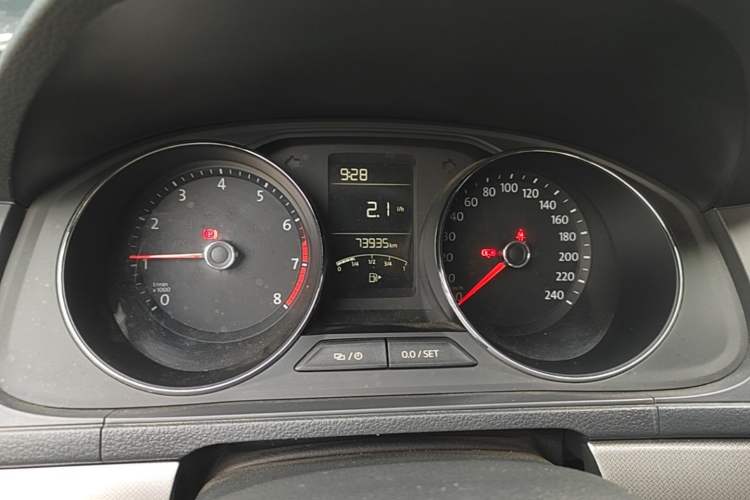Used Volkswagen Lavida 2015 1.6L Manual Comfort Edition Instrument Cluster
