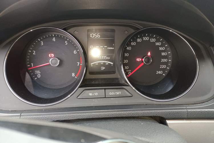 Used Volkswagen Lavida 2015 1.6L Manual Comfort Edition Instrument Cluster