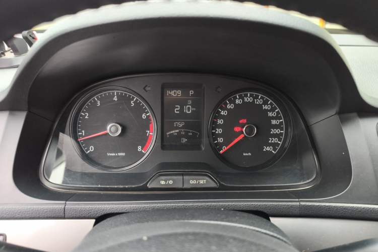 Used Volkswagen Lavida 2015 1.6L Automatic Fashion Edition Instrument Cluster