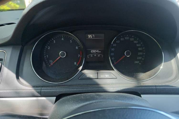 Used Volkswagen Lavida 2015 1.6L Manual Comfort Edition Instrument Cluster