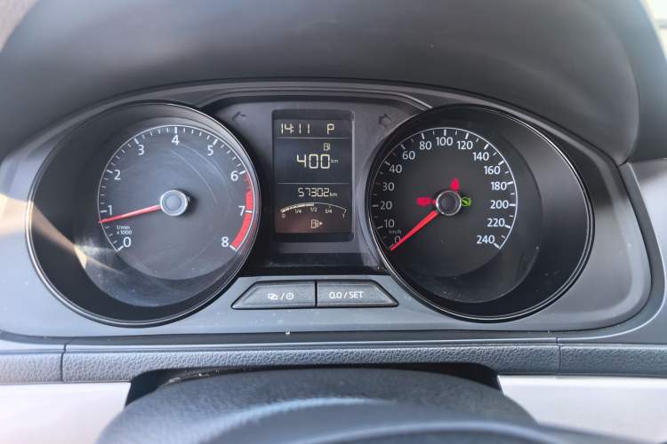 Used Volkswagen Lavida 2015 1.6L Automatic Fashion Edition Instrument Cluster