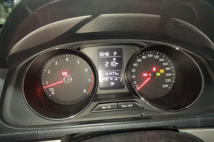Used Volkswagen Lavida 2015 1.6L Automatic Comfort Edition Instrument Cluster