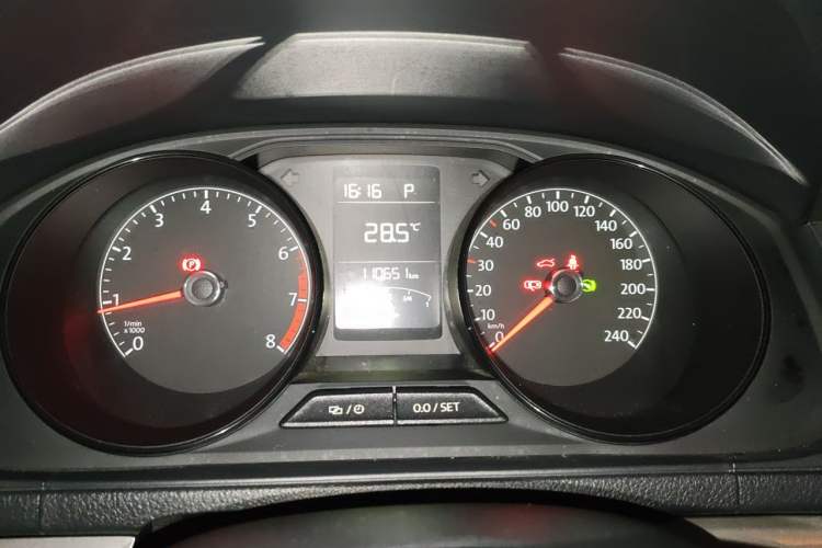 Used Volkswagen Lavida 2015 1.6L Automatic Fashion Edition Instrument Cluster