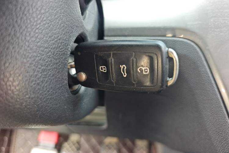 Used Volkswagen Lavida 2015 1.6L Manual Fashion Edition Interior 1