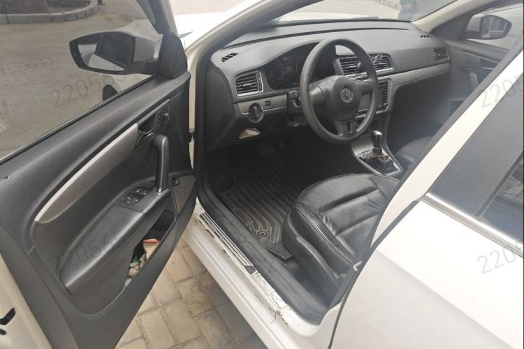 Used Volkswagen Lavida 2015 1.6L Automatic Comfort Edition Interior 1