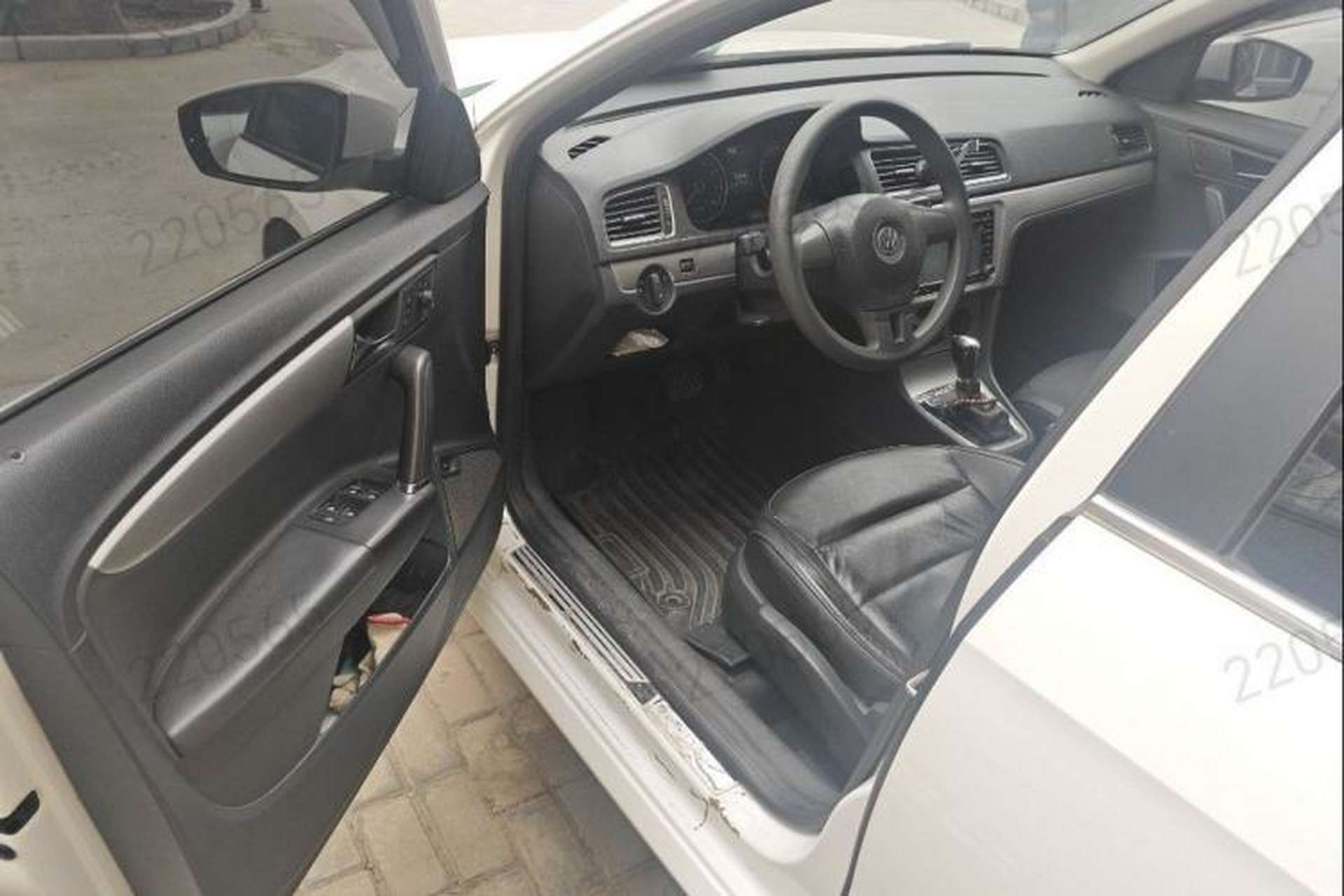 Used Volkswagen Lavida 2015 1.6L Automatic Comfort Edition Interior 1