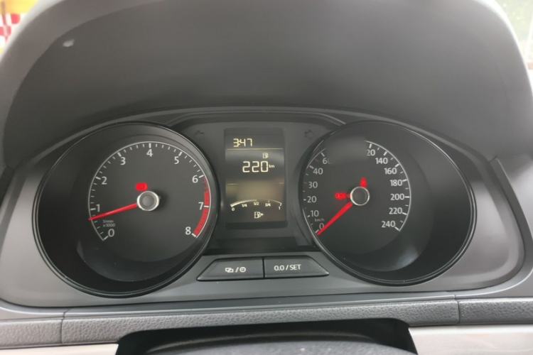 Used Volkswagen Lavida 2015 1.6L Manual Fashion Edition Interior 1