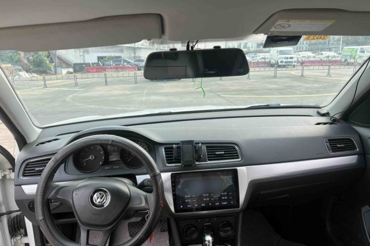 Used Volkswagen Lavida 2015 1.6L Automatic Fashion Edition Interior 1