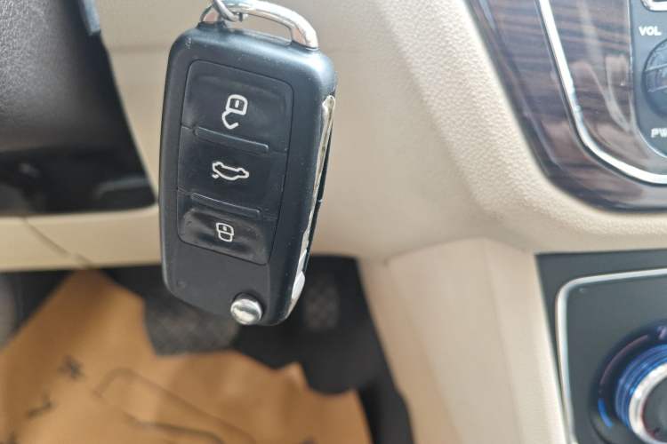 Used Volkswagen Lavida 2015 1.6L Automatic Comfort Edition Interior 1
