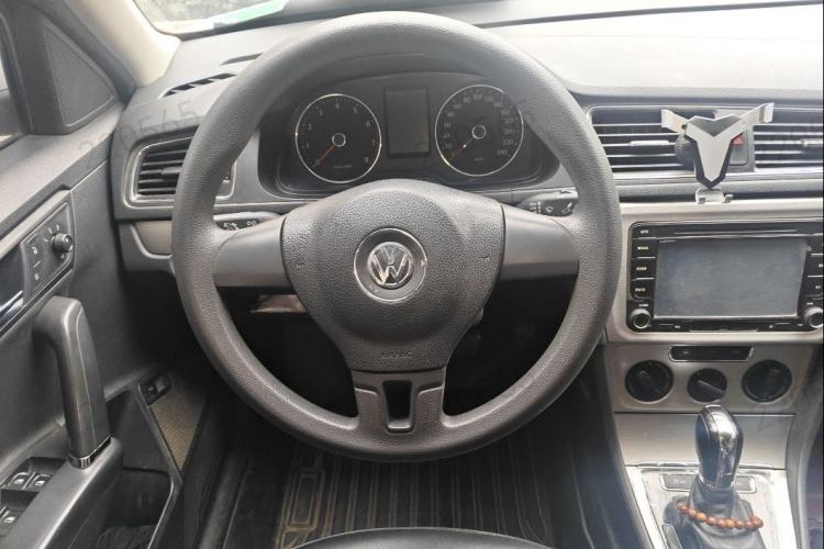 Used Volkswagen Lavida 2015 1.6L Automatic Comfort Edition Interior 2