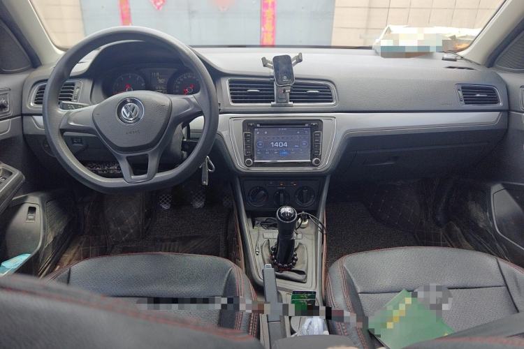 Used Volkswagen Lavida 2015 1.6L Manual Fashion Edition Interior 2