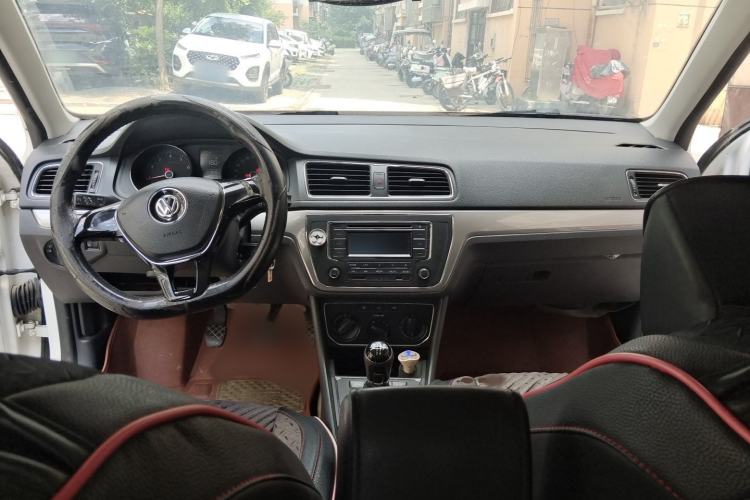 Used Volkswagen Lavida 2015 1.6L Manual Comfort Edition Interior 2