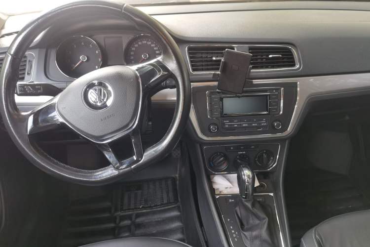 Used Volkswagen Lavida 2015 1.6L Automatic Comfort Edition Interior 2
