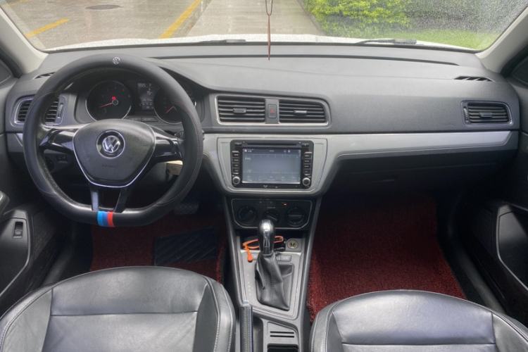 Used Volkswagen Lavida 2015 1.6L Automatic Comfort Edition Interior 2
