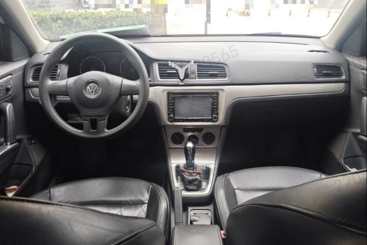 Used Volkswagen Lavida 2015 1.6L Automatic Comfort Edition Interior 3