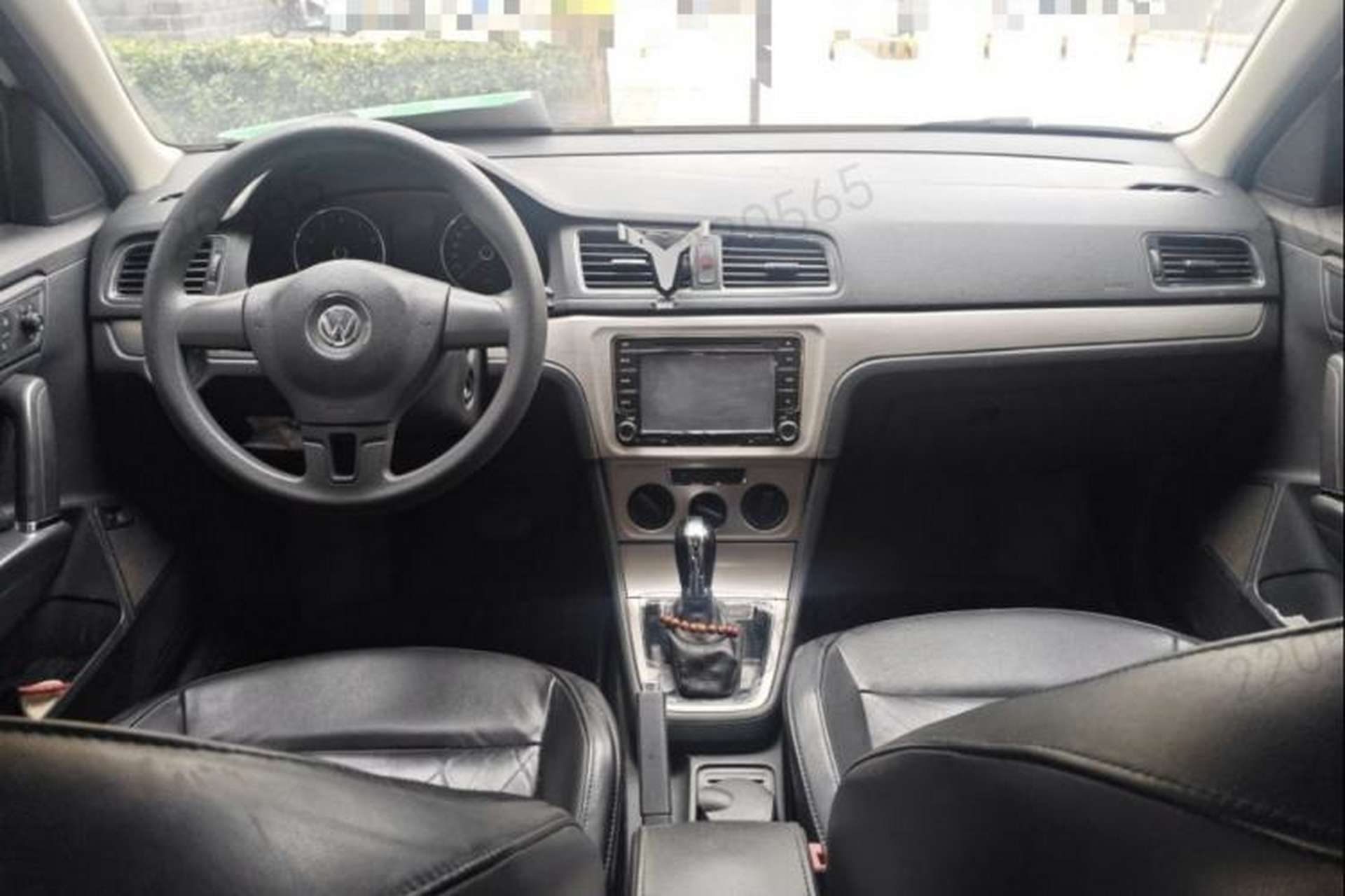 Used Volkswagen Lavida 2015 1.6L Automatic Comfort Edition Interior 3