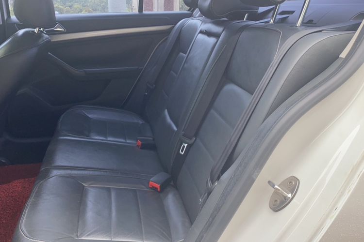 Used Volkswagen Lavida 2015 1.6L Automatic Comfort Edition Interior 3