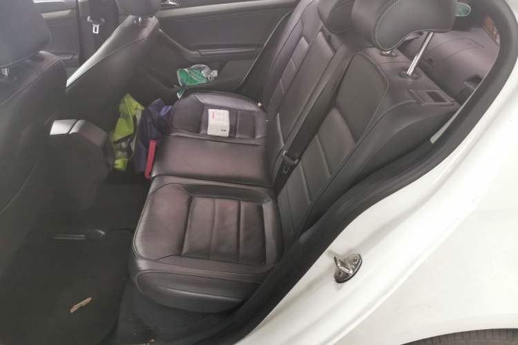 Used Volkswagen Lavida 2015 1.6L Manual Comfort Edition Interior 4