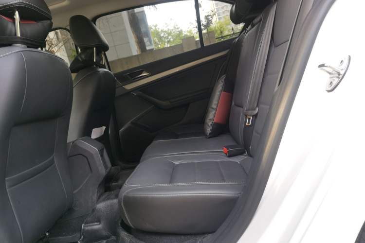 Used Volkswagen Lavida 2015 1.6L Automatic Comfort Edition Interior 4