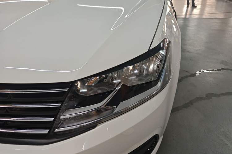 Used Volkswagen Lavida 2015 1.6L Automatic Fashion Edition Left Front Headlight