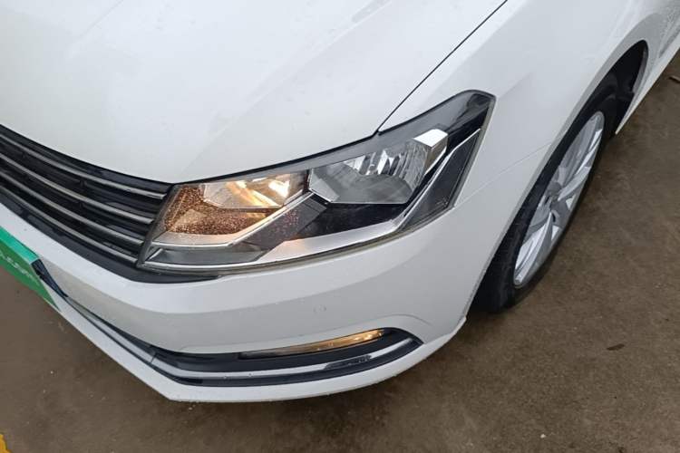 Used Volkswagen Lavida 2015 1.6L Automatic Comfort Edition Left Front Headlight