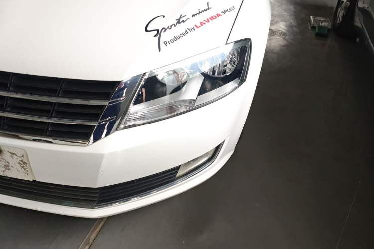 Used Volkswagen Lavida 2015 1.6L Automatic Fashion Edition Left Front Headlight