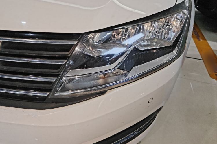 Used Volkswagen Lavida 2015 1.6L Automatic Comfort Edition Left Front Headlight