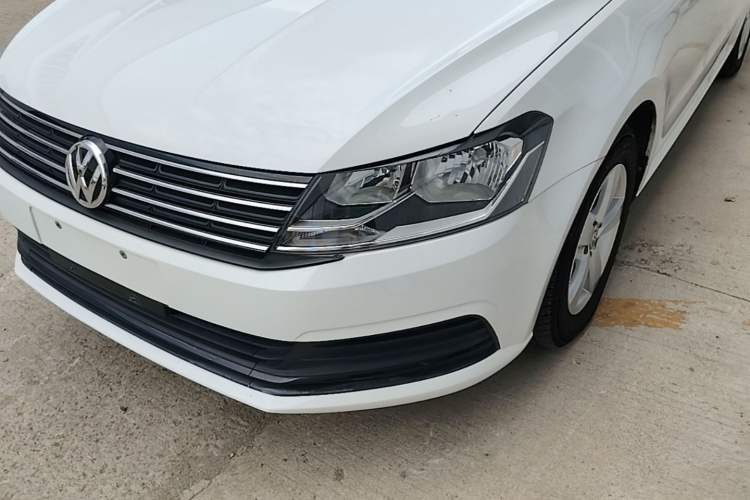 Used Volkswagen Lavida 2015 1.6L Automatic Fashion Edition Left Front Headlight