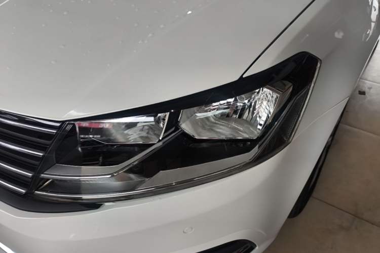 Used Volkswagen Lavida 2015 1.6L Automatic Comfort Edition Left Front Headlight