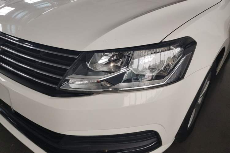 Used Volkswagen Lavida 2015 1.6L Automatic Fashion Edition Left Front Headlight