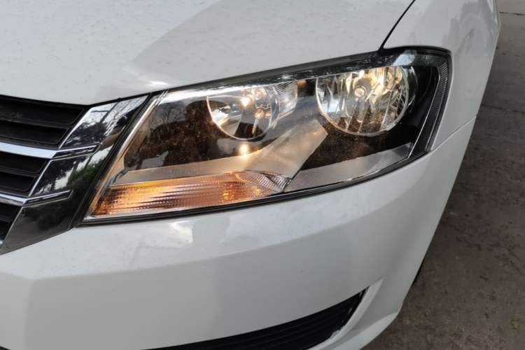 Used Volkswagen Lavida 2015 1.6L Automatic Fashion Edition Left Front Headlight