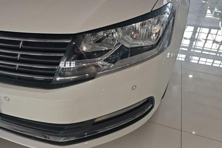 Used Volkswagen Lavida 2015 1.6L Automatic Comfort Edition Left Front Headlight