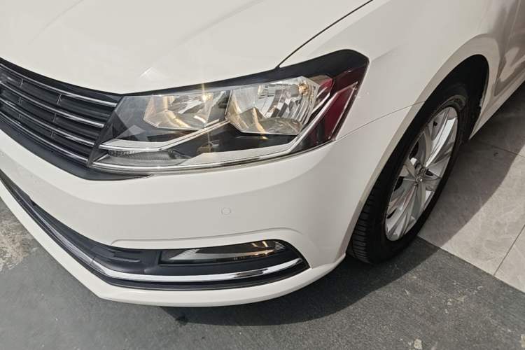 Used Volkswagen Lavida 2015 1.6L Automatic Comfort Edition Left Front Headlight