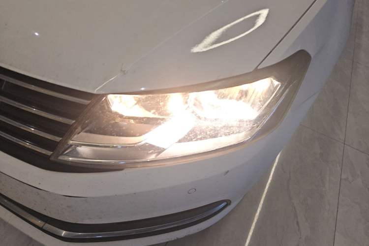 Used Volkswagen Lavida 2015 1.6L Manual Comfort Edition Left Front Headlight