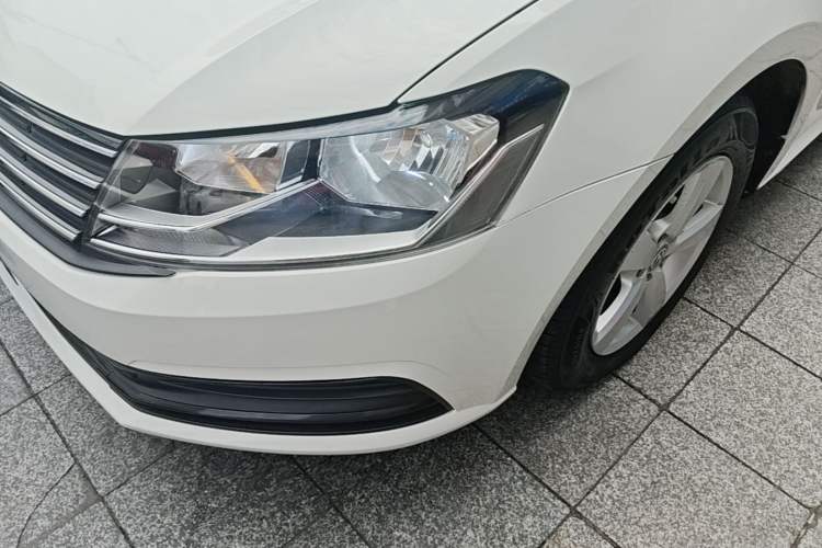 Used Volkswagen Lavida 2015 1.6L Automatic Fashion Edition Left Front Headlight