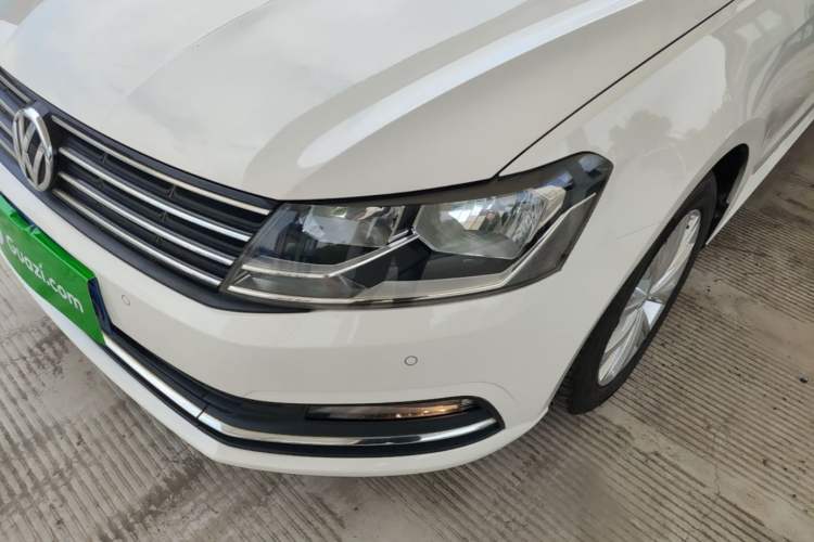 Used Volkswagen Lavida 2015 1.6L Automatic Comfort Edition Left Front Headlight