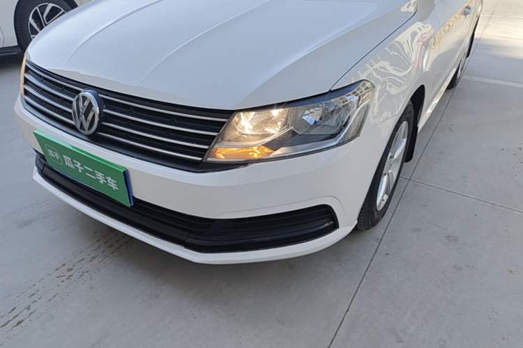 Used Volkswagen Lavida 2015 1.6L Automatic Fashion Edition Left Front Headlight