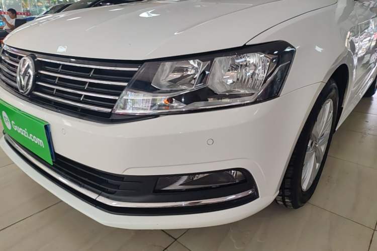 Used Volkswagen Lavida 2015 1.6L Automatic Comfort Edition Left Front Headlight
