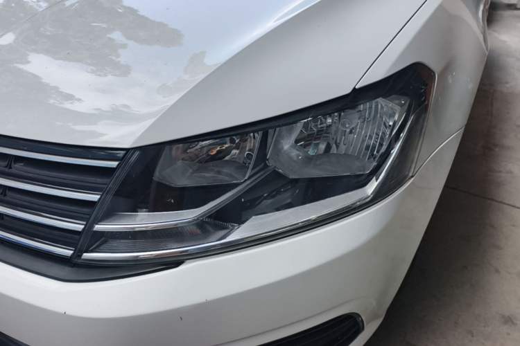 Used Volkswagen Lavida 2015 1.6L Automatic Fashion Edition Left Front Headlight