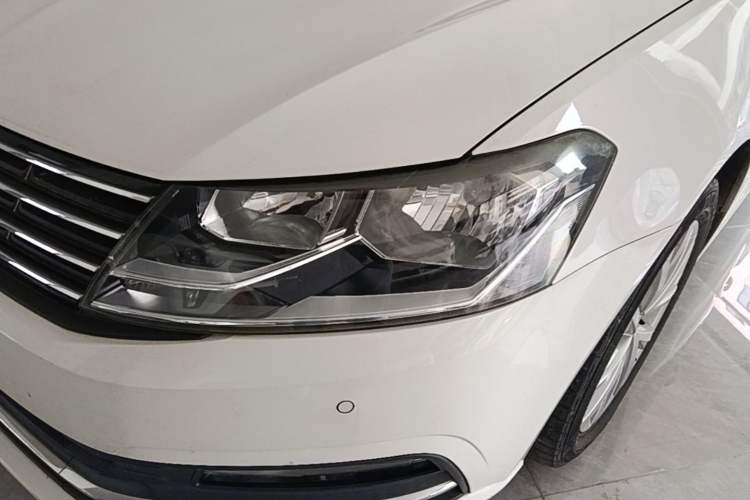 Used Volkswagen Lavida 2015 1.6L Automatic Comfort Edition Left Front Headlight