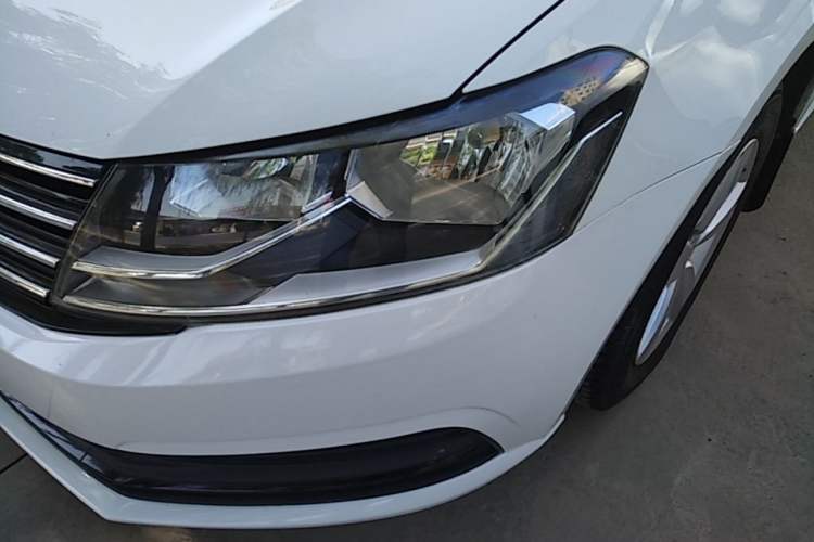 Used Volkswagen Lavida 2015 1.6L Automatic Fashion Edition Left Front Headlight