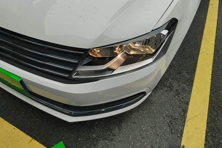 Used Volkswagen Lavida 2015 1.6L Manual Comfort Edition Left Front Headlight