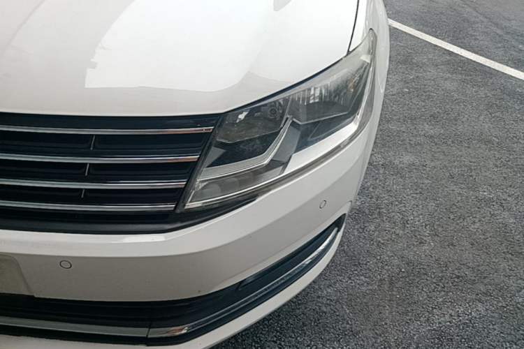 Used Volkswagen Lavida 2015 1.6L Automatic Comfort Edition Left Front Headlight