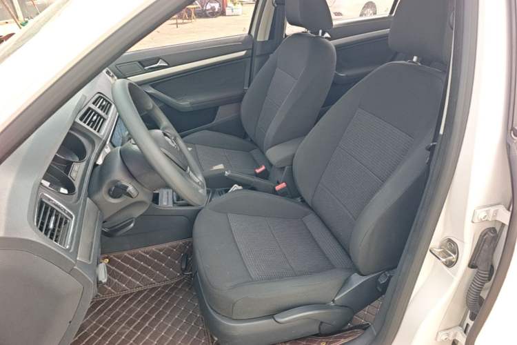 Used Volkswagen Lavida 2015 1.6L Manual Fashion Edition Left Front Seat
