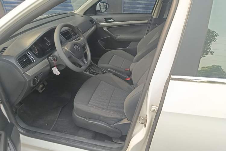 Used Volkswagen Lavida 2015 1.6L Automatic Fashion Edition Left Front Seat