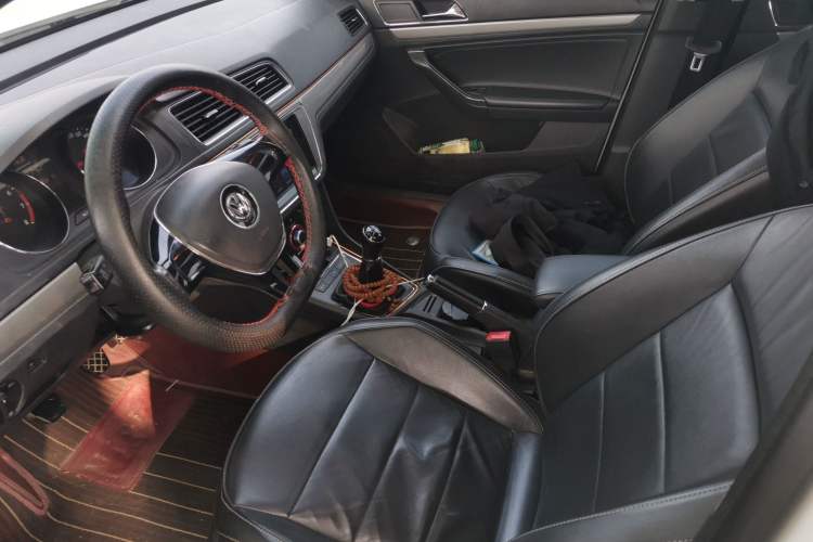 Used Volkswagen Lavida 2015 1.6L Manual Comfort Edition Left Front Seat